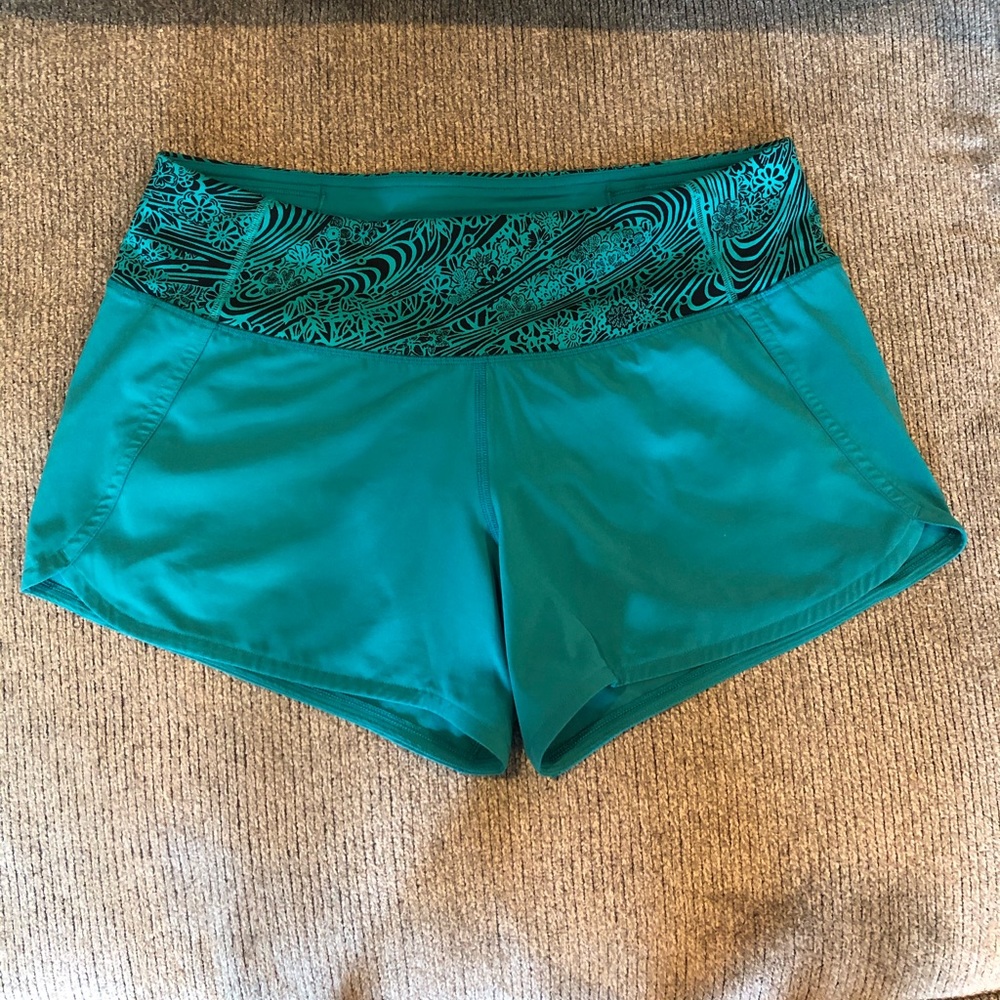 Lululemon speed up shorts — size 6, 4” inseam
